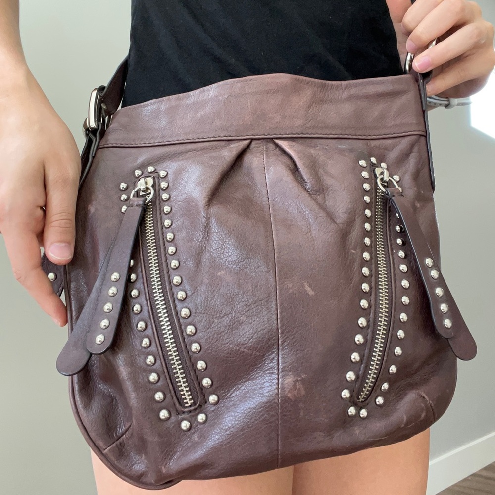 B. Makowsky leather purse
